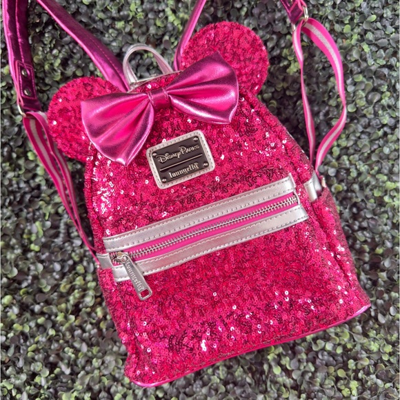NWOT Loungefly Disney Adorable Sequined Magenta Pink Minnie Mouse Mini Backpack - Picture 4 of 16